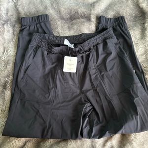 Fabletics Joggers Womens Medium One Joggers Black Gym NEW